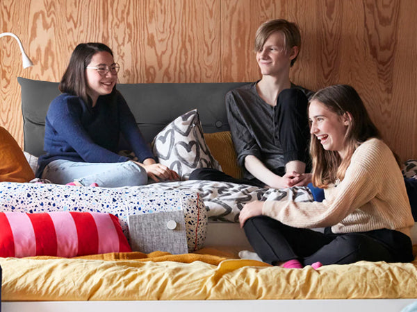 HANGOUT WITH FRIENDS